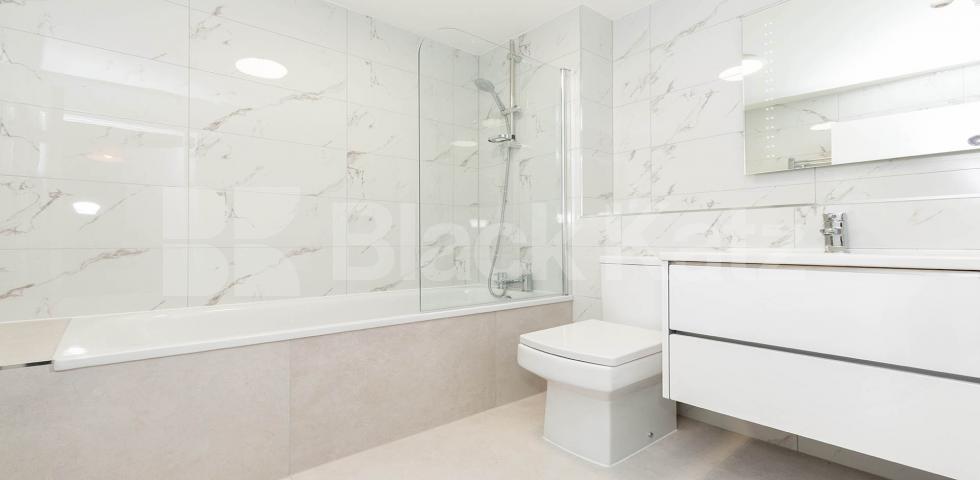 			REFURBISHED TWO BEDROOM PROPERTY , 2 Bedroom, 1 bath, 1 reception Flat			 Adolphus Road, FINSBURY PARK-MANOR HOUSE